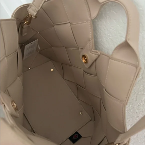 ✨NWT✨ VICI Cream Adeline Woven Faux Leather Satchel with Crossbody Strap - Picture 4 of 6